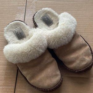 Women's UGG Suede and Sheepskin Slippers - USED